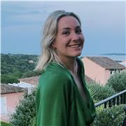 Diplômée d’un baccalauréat ans, j’ai effectué 1 an dans une école de commerce et je suis maintenant en école de luxe. Je serais ravie de donner des cours aux enfants allant de la maternelle au lycée